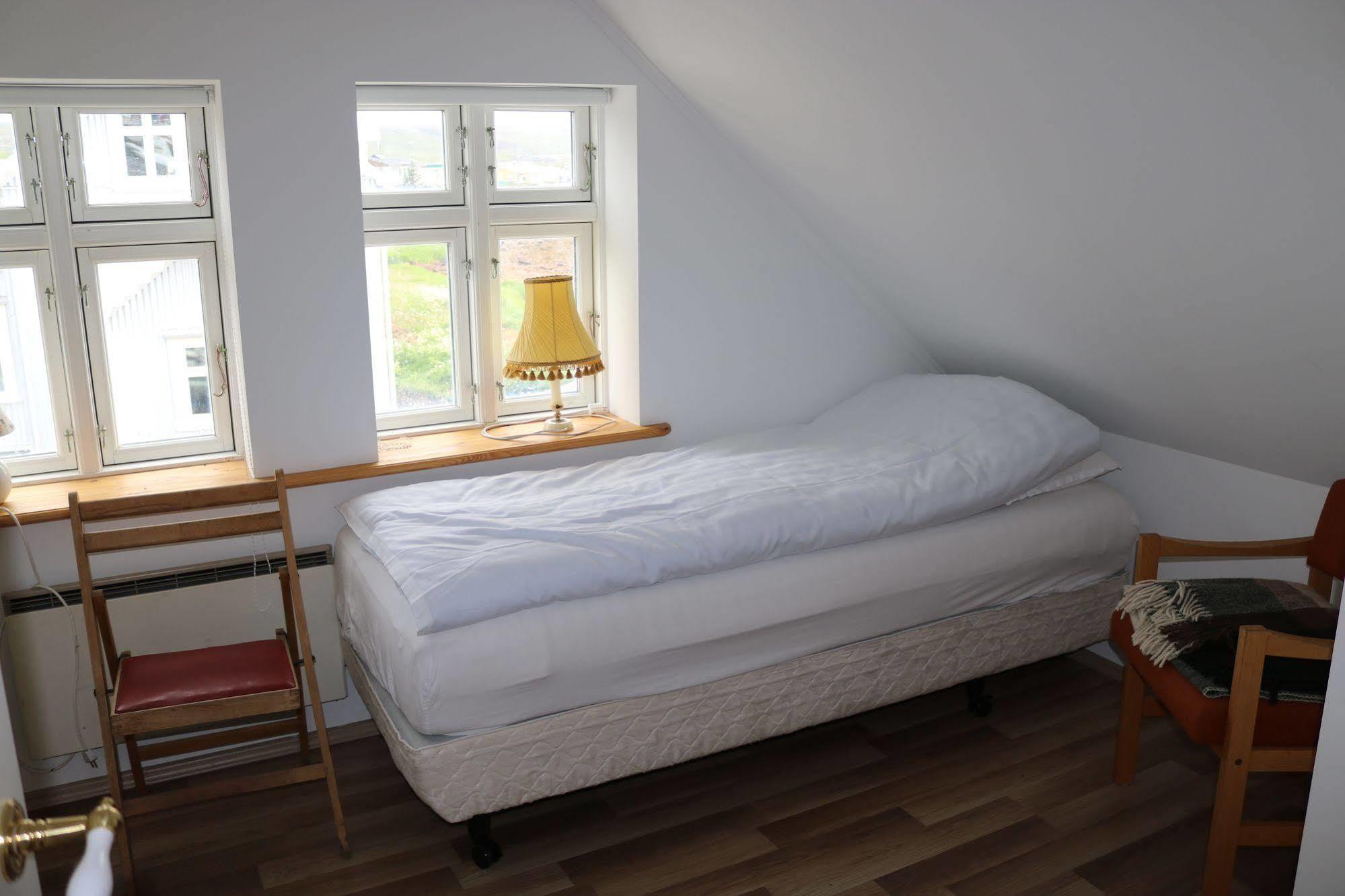 Guesthouse Lyngholt Thorshofn ภายนอก รูปภาพ